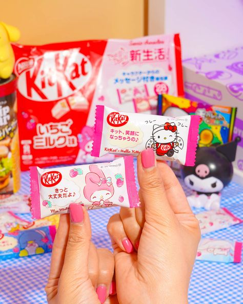 😉💝 Would you agree that My Melody and Hello Kitty’s winks are BERRY cute in this Kit Kat Japan collab? 🍓🍫

#japancandybox #sanrio #sanriocharacters #kitkat #kitkatjapan #japanesekitkat #subscriptionbox Kit Kat Japan, My Melody And Hello Kitty, Melody And Hello Kitty, Sanrio Food, Tokyo Treat, Japanese Kit Kat, Food Japan, Japan Candy, Japanese Candy