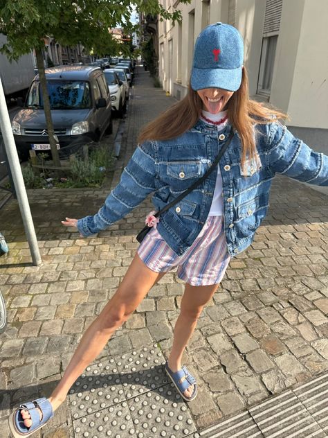 Colorful summer outfit, denim on denim, jeans jacket, outfit du jour, tenue du jour Denim Cap Outfit, Colorful Sandals Outfit, Ganni Sandals, Cap Outfit Summer, Colorful Closet, Cap Outfit, Denim Cap, Denim On Denim, Sandals Outfit