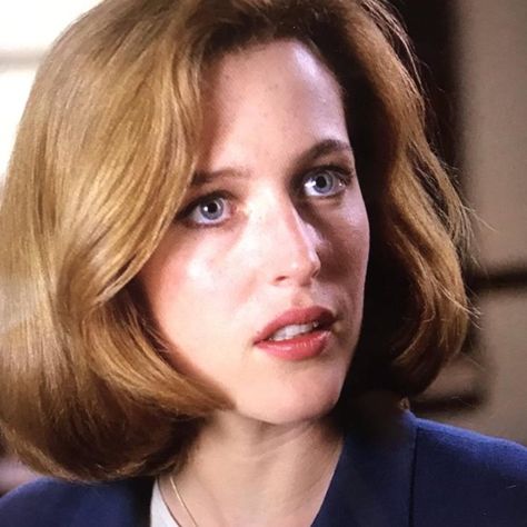 How to Do Dana Scully's Hair and Makeup Xfiles Scully And Mulder Costume, Scully Makeup, Dana Scully Makeup, Dana Scully Costume, Scully Costume, Dana Scully Hair, Scully Hair, Neutral Lip Color, Red Bob