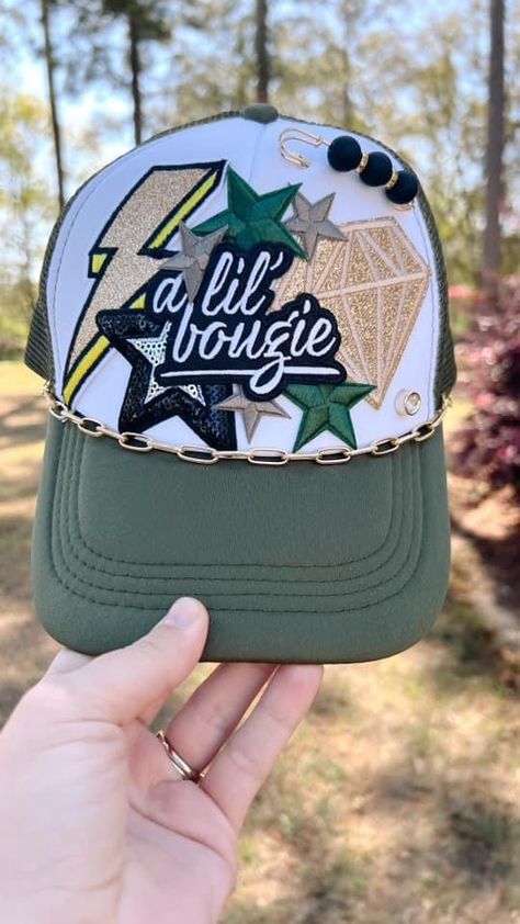 Patch Hats Diy, Trucker Hat Ideas For Women, Custom Trucker Hats Patches, Hats With Patches, Trucker Hats With Patches Diy, Diy Trucker Hat With Patches, Patch Hat Ideas, Cricut Hat Ideas, Hat Patch Ideas