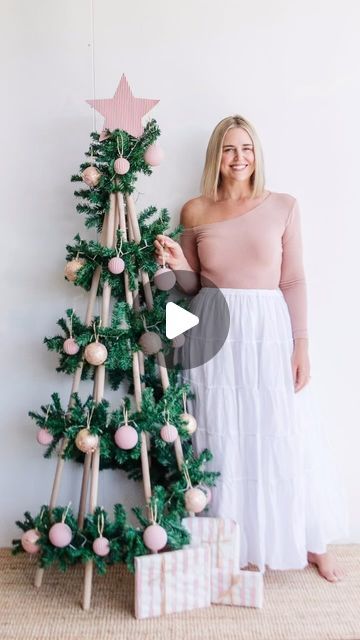 Jaharn on Instagram: "DIY DOWEL CHRISTMAS TREE. If you’re looking for a sustainable Christmas tree this year that’s easy to transport, put up and pack down - this is it!🎄With my sister and her family flying into Noosa for Christmas, I felt sad knowing they wouldn’t have a tree to enjoy on their holiday and wake up to on Christmas Day. So naturally, I went to @bunnings to see what I could find. When I was walking down the timber aisle I saw some beautiful Tasmanian Oak Dowels and I knew they would be perfect for an idea I’ve been thinking about for ages. A DIY Dowel Christmas tree!  And then I set about seeing what else I could find at home to make it look beautiful. I used some garland we’ve had from years past, I painted and decorated a bunch of secondhand baubles I picked up at my favou Dowel Rod Christmas Tree, Christmas Tree Dye Ideas, Dowel Christmas Tree Diy, Alternative Christmas Tree Ideas, Sustainable Christmas Tree, Christmas Tree Alternative Ideas, How To Make A Christmas Tree, Spinning Christmas Tree, Spiral Christmas Tree