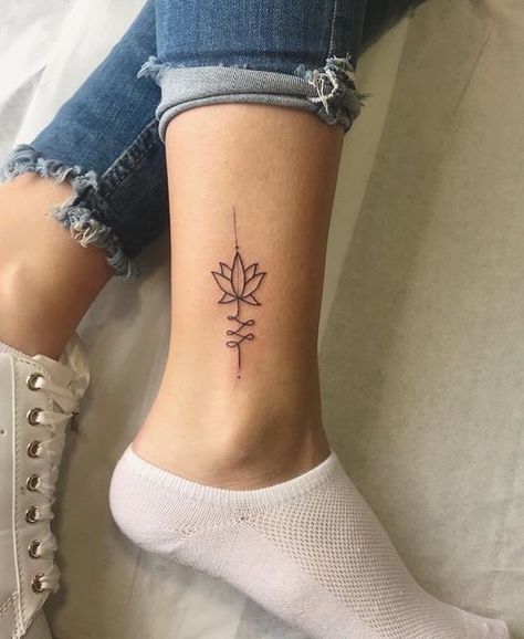 Tatoos Woman Leg Ankle, Small Tattoos On Leg For Women, Tiny Leg Tattoos, Tattoo Main, Tato Henna, Ankle Tattoos For Women, Ankle Tattoos, Unalome Tattoo, Anklet Tattoos