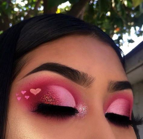 follow @fashionpins for more! Make Up Designs, Day Makeup Looks, Valentines Day Makeup, Valentines Makeup, Beauty Make-up, Pinterest Makeup, Eye Makeup Designs, Makijaż Smokey Eye, Colorful Eye Makeup