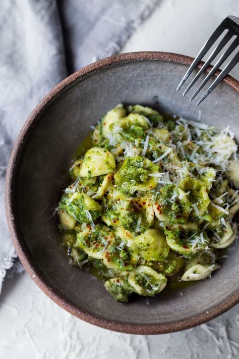 Broccoli Sauce Pasta Is the Best Way to Eat More Vegetables — Delicious Links Broccoli Sauce, Pasta With Broccoli, Vegetarian Pasta Dishes, Pasta Fatta In Casa, Broccoli Pasta, Salad Pasta, Spaghetti Bolognese, Vegetarian Pasta, Healthy Pasta Recipes