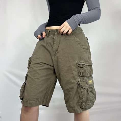 Vintage Union Bay cargo shorts Size 29. 100%... - Depop Baggy Bermuda Shorts, Fixing Aesthetic, Baggy Cargo Shorts Outfits Women, Cargo Short Outfits, Cargo Shorts Aesthetic, Green Cargo Shorts Outfit, Baggy Shorts Women, Baggy Shorts Outfit, Cargo Shorts Outfits Women