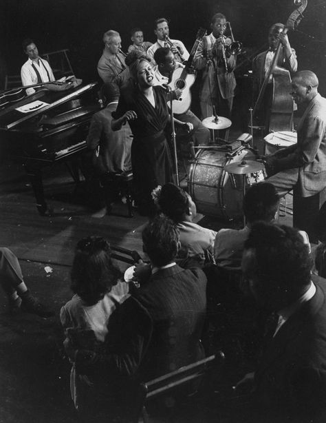 Billy Holiday, Gjon Mili, Maria Schneider, Holidays In New York, Lady Sings The Blues, Duke Ellington, Billie Holiday, Holiday Poster, Marlon Brando