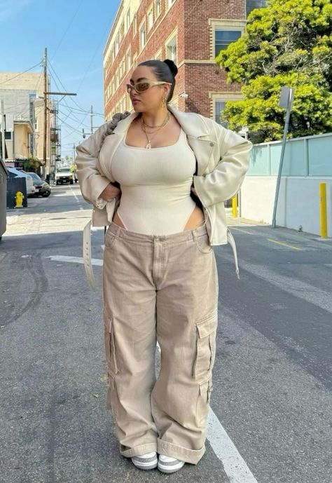 Plus Size Summer Outfits Streetwear, Streetwear Fashion Women Curvy, Streetwear Fashion Women Midsize, Streetware Outfits Woman, Streetwear Plus Size Women, Baddie Plus Size Outfits Summer, Casual Outfits For Curvy Women, Baddie Outfits Plus Size, Street Style Curvy