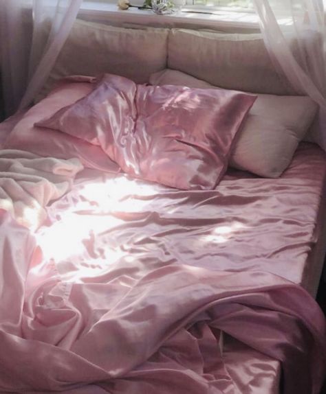 Innocent Baddie Aesthetic, Bed Peace, Rooms Decoration, Uni Room, Pink Aura, Original Characters, Pretty Room, Dreamy Room, Barbie Dream House