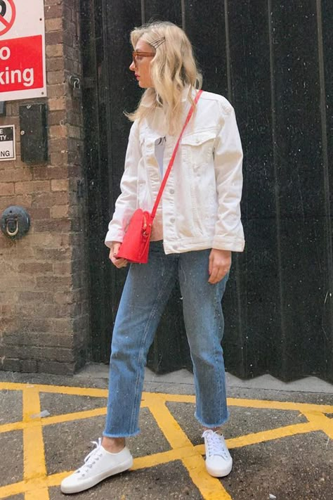 White Denim Jacket Street Style, White Jacket Outfit Summer, Denim White Jacket Outfit, White Jacket Jeans Outfit, Outfits With White Jacket, White Jeans Jacket Outfit, Denim White Outfit, White Denim Jacket Outfit Women, Cream Denim Jacket Outfit