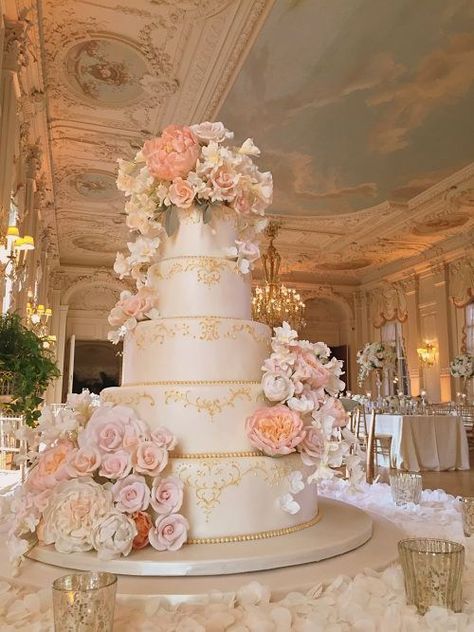 Vintage Pasta, White And Gold Wedding Cake, Quince Cakes, Quince Cake, Blush Wedding Cakes, Extravagant Wedding Cakes, Pink Quince, Quinceanera Cakes, Dream Wedding Cake