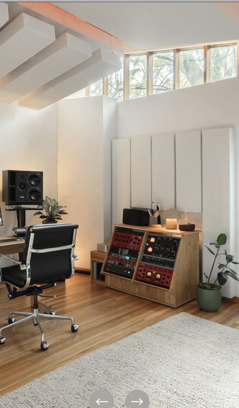 Home Audio Studio, Music Studio Living Room, Music Studio Inspiration, Home Music Studio Ideas Small Spaces, White Recording Studio, Miraval Studio, Garage Recording Studio, Recording Studio Design Professional, Music Studio Furniture