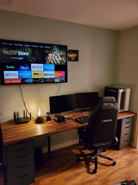 Small Game Rooms, Gaming Desk Setup, Modern Home Offices, Computer Gaming Room, Computer Desk Setup, Home Studio Setup, Small Home Offices, Video Game Rooms, Bedroom Setup