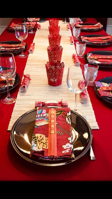 Chinese New Year Table Chinese New Year Dinner Table Setting, Chinese Table Setting Ideas, Chinese Dinner Table Setting, Chinese New Year Dinner Table, Lunar New Year Table Decor, Chinese Table Decorations, Hibachi Decorations, Cny Table Setting, Lunar New Year Table Setting