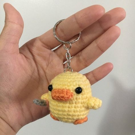 Duck With Knife, Crochet Keychain Pattern, Plush Keychain, Kawaii Crochet, Fun Crochet Projects, Crochet Animal Patterns, Crochet Keychain, Diy Crochet Projects, Crochet Gifts