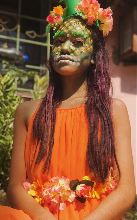 Hawian Themed Makeup, Hibiscus Flower Makeup, Pineapple Makeup Halloween, Sunflower Costume Makeup, Makeup Inspired By Fruits, Alamat Ng Pinya, Diy Flower Crown, Queen Makeup, Makeup Hair