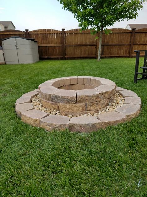 Fire Pit Ideas Campground, Western Fire Pit, Fire Pit Ideas Backyard Simple, Fire Pit Simple, Outside Fire Pit Ideas Diy, Half Moon Fire Pit Area, Fire Pit Inspiration, Simple Fire Pit Ideas Backyard, Pavers Fire Pit Area