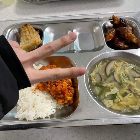 School In Korea Aesthetic, Korean School Cafeteria Aesthetic, Korean Lunch School, Korean School Food, Korean School Lunch, School Lunch Korea, School Lunch Aesthetic, Korean Highschool Cafeteria, South Korea Seoul Aesthetic Food