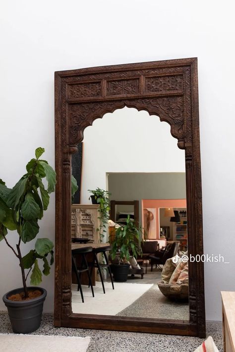 Magic And Mystery, Indian Room Decor, India Home Decor, Ethnic Home Decor, Arched Mirror, Indian Home, Indian Home Decor, Dream House Interior, Decor Home Living Room