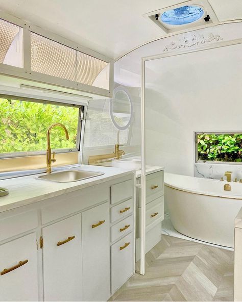 Luxury Airstream remodel by @ar_designairstreams Airstream Bathroom, Rv Interior Design, Ar Design, Airstream Living, Tiny House Camper, Airstream Remodel, Airstream Interior, Airstream Renovation, Vintage Airstream