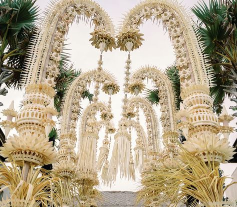 Wedding Bali, Balinese Art, Wedding In Bali, Bali Decor, Balinese Decor, Janmashtami Decoration, Dream Wedding Decorations, Iconic Weddings, Eco Wedding