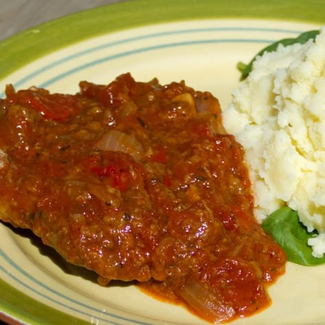 Swiss Steak Recipes Skillet, Cube Steak Recipe, Steak Meals, Sunday Meals, Swiss Steak Recipes, Electric Skillet Recipes, Cube Steak Recipes, Swiss Steak, Fancy Dishes