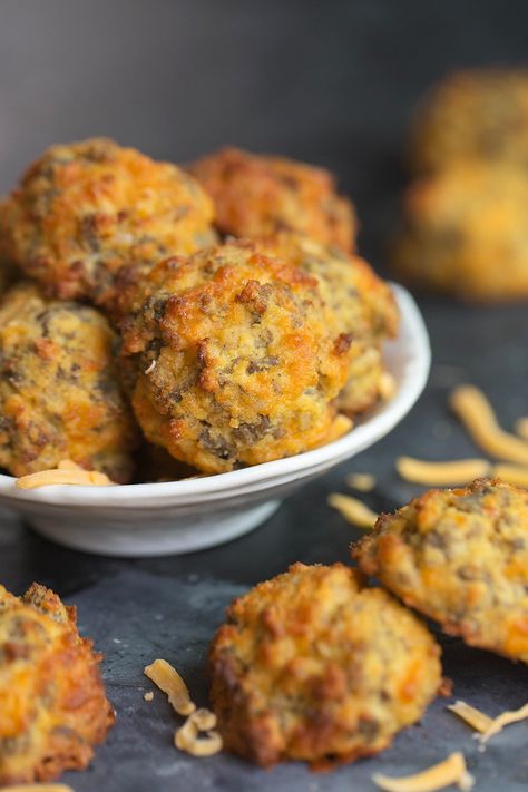 Savory Breakfast Keto Sausage Balls - Perfect Keto Sausage Balls Keto, Breakfast Sausage Balls, Keto Sausage Balls, Parmesan Bites, Sausage Balls Recipe, Keto Sausage, Breakfast Keto, Hot Appetizers, Sausage Balls