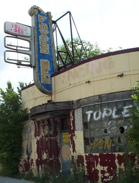 Strip Club in Detroit Detroit Abandoned Buildings, Abandoned Detroit, Derelict Places, Detroit History, Old Abandoned Buildings, Abandoned Property, Forgotten Places, Detroit City, Old Signs