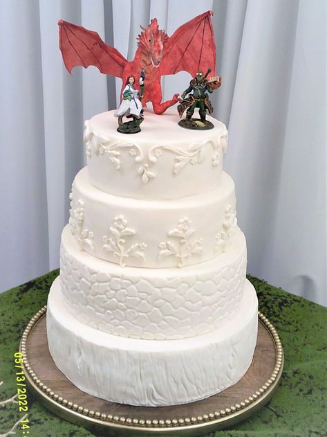 Dungeons And Dragons Wedding, Chocolate Dragon, Dragon Wedding Cake, Nerdy Wedding Cakes, Tangled Wedding, Dragon Wedding, Geeky Wedding, Nerdy Wedding, Dragon Cake