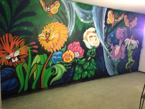 Alice in Wonderland talking flowers. Nursery wall mural. Done with spray paint by Nicholas Warren, Concord, CA. Giant Flower Mural, Alice In Wonderland Flowers Painting, Alice In Wonderland Wall Painting, Alice In Wonderland Wall Mural, Alice In Wonderland Mural Ideas, Alice In Wonderland Room Ideas, Talking Flowers Alice In Wonderland, Alice In Wonderland Wildflower, Alice In Wonderland Mural