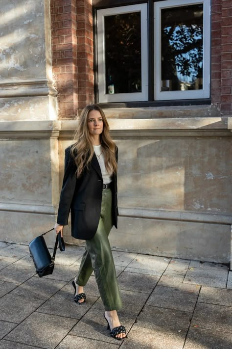 how to wear an oversized blazer with leather pants. Green Leather Cargo Pants Outfit, Coloured Leather Pants, Leather Green Pants Outfit, Chic Green Outfit, Army Green Leather Pants Outfit, Green Pantalon Outfit Women, Green Leather Pants Outfit Winter, Green Leather Trousers Outfit, Green Pants Office Outfit