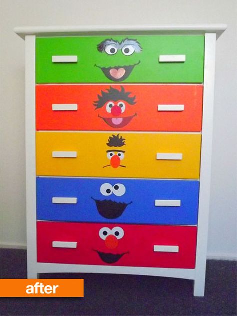 Before & After: Sesame Street Dresser Mellywood's Mansion | Apartment Therapy Elmo Bedroom, Sesame Street Room, Sesame Street Bedroom, Flip Ideas, Sesame Street Muppets, Furniture Flip, Kids Dressers, Diy Dresser, Painted Dresser