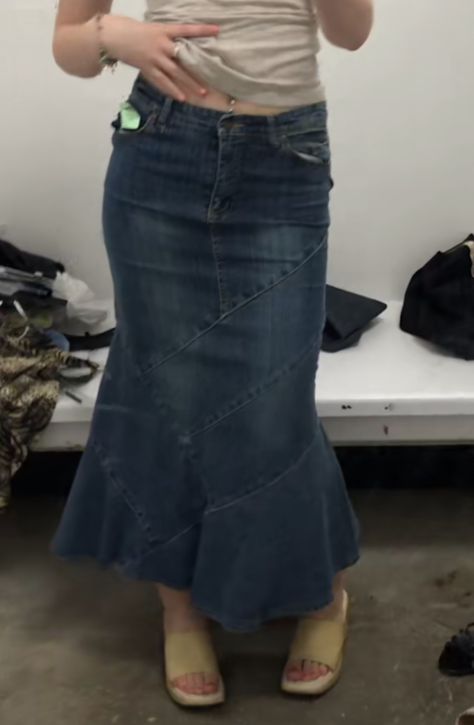 Denim Maxi Skirt Y2k, 2000s Fashion Outfits Plus Size, 2000s Maxi Skirt, Lizzy Bennet, Denim Maxi Skirt Outfit, Long Denim Skirt, Maxi Skirt Outfits, Jeans Rock, 2000s Fashion