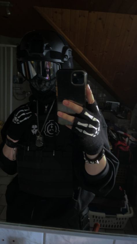 Cod cosplay Keegan Russ, Cod Cosplay, Mask Guy, I'm Looking Respectfully, Techwear Fashion, Men Abs, Cosplay Boy, Emo Aesthetic, Biker Love