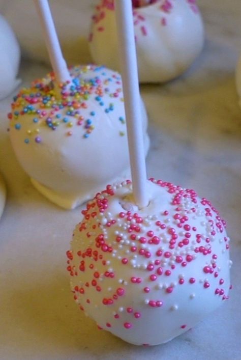 Perfect for birthdays, holidays, and kids' kitchen activities, these no-bake cake pops are made from iced sugar cookies and softened cream cheese. Store Bought Cookies, No Bake Cake Pops, Cake Pop Recipe Easy, Easiest Dessert, Sugar Cookie Cakes, Cake Pop Decorating, Cake Pops How To Make, Iced Sugar Cookies, Cake Pop Recipe