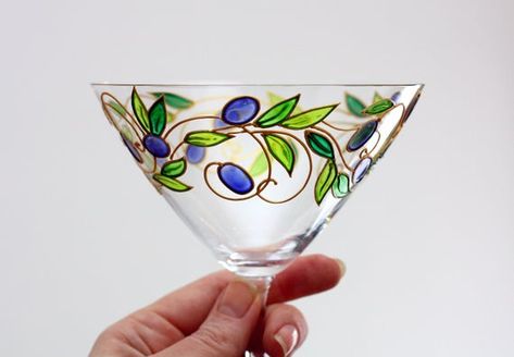 Painted Martini Glasses, Wedding Goblets, Glass Painting Patterns, Olive Wreath, Greek Olives, Glass Paintings, Toasting Glasses, Small Glasses, Hand Painted Wine Glasses