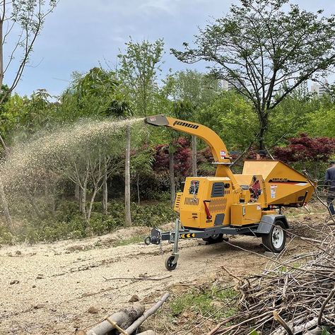 With wider throat design, and smart-compress roller, controlled by Jonco IFS system. this model can perform very efficiently, esp. on chipping those sub-branches, twigs and bushes. Wood Chipper Machine, Land Owner, Tree Mulch, Landscaping Tools, Wood Chipper, Technical Design, Graduation Project, Composting, Gasoline Engine