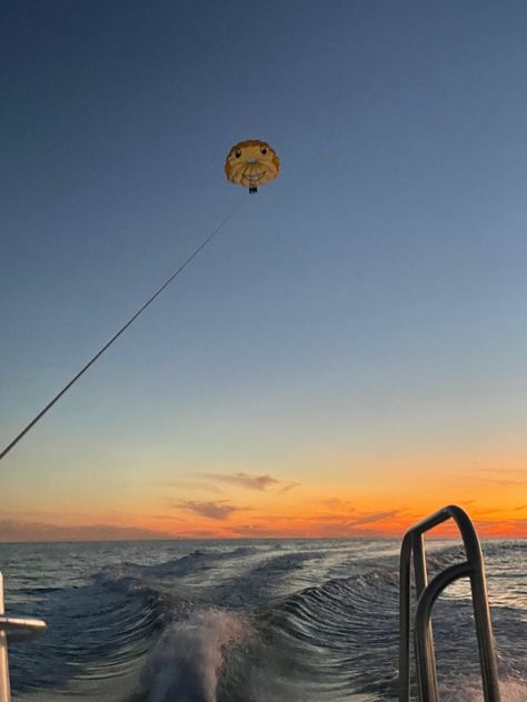 Parasailing Pictures, Parasailing Aesthetic, Adrenaline Aesthetic, Island Vacation Outfits, Cabo San Lucas Mexico, Parasailing, Holiday Pictures, Summer Bucket Lists, Dream Lifestyle