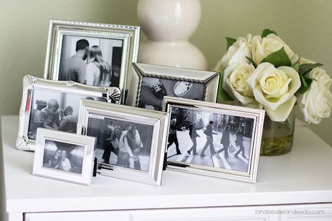 Picture Frame Arrangements, Frame Arrangement, Picture Frame Table, Picture Arrangements, Bridesmaid Diy, Photo Frame Display, Display Family Photos, Fill The Frame, Picture Frame Decor