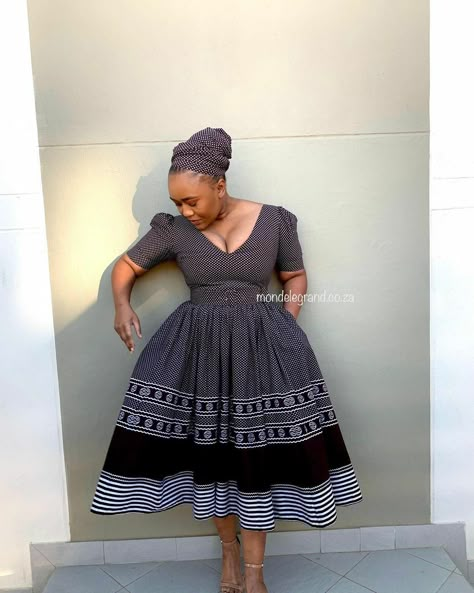 Isishweshwe Dresses, Xhosa Attire For Ladies, Modern Xhosa Attire, Sesotho Traditional Dresses, Pedi Traditional Attire, Xhosa Attire, South African Traditional Dresses, African Traditional Wear, African Attire Dresses