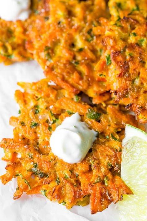 Carrot Latkes Recipe, Carrot Patties Recipes, Carrot Hashbrown, Carrot Brunch Recipes, Ways To Use Shredded Carrots, Carrot And Egg Recipe, Recipes That Use Carrots, Carrot Shredded Recipes, Carrots For Breakfast