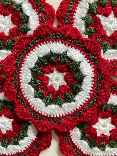 Creative Crochet Blanket Designs for Cozy Homes Crochet Christmas Coasters, Crochet Christmas Decor, Christmas Gift Crochet, Crocheted Coasters, Christmas Crochet Blanket, Coasters Christmas, Crochet Ornament Patterns, Crocheted Christmas, Crochet Christmas Gifts