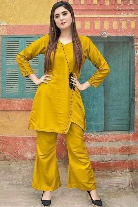 Dress Design Pakistani, डिजाइनर कपड़े, Dressing Design, Kameez Designs, Girls Dresses Sewing, Pakistani Fashion Casual, Womens Trendy Dresses, Stylish Short Dresses, Pakistani Dresses Casual