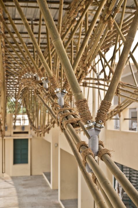 Bamboo Structure Detail, Bamboo Architecture Design, Bamboo House Bali, Yoga Shala, Bamboo Building, Timber Architecture, Building A Cabin, Bamboo Structure, Resort Architecture