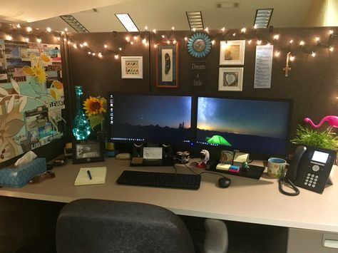 Desk Setup Cubicle, Desk Job Decor Office Cubicles, Office Desk Decor For Work Cubicle Cozy, Work Desk Aesthetic Cubicle, Call Center Desk Decor, Cubicle Decorations Office, Colorful Cubicle Decor, Work Office Cubicle Decor, Halloween Work Desk Decor