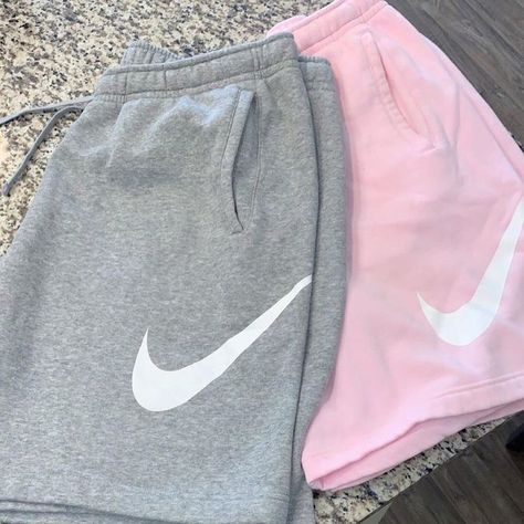 polls on our story ♡ on Instagram: “nike shortsss 💗🥺 . . . . . . . . . .  #braids #edges #shorts #selfcare #threads #gaintrick #fff #gainpost #viral #trending #blackgirlmagic…” Nike Shorts Women, Cute Sweatpants, Cute Nike Outfits, Cute Lazy Outfits, Lazy Outfits, Tomboy Style Outfits, Cute Comfy Outfits, Baggy Pants, Baddie Outfits Casual