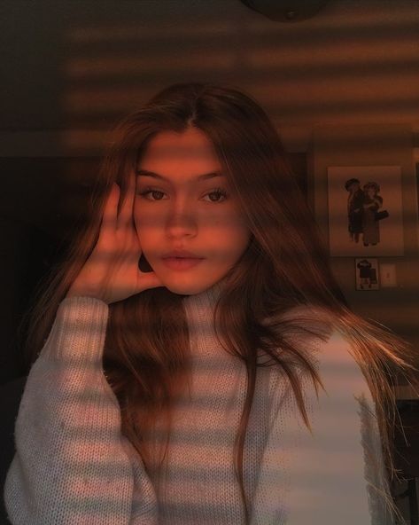 Fake Golden Hour, Aesthetic Picsart Edit, Shadows Aesthetic, Aesthetic Window, Shadow Tutorial, Window Shadow, Fake Window, Edits Aesthetic, Golden Hour Photos