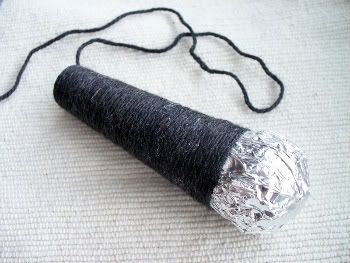 play microphone (because I just emptied a yarn cone and found the PERFECT spool for this handmade mic!) Homemade Microphone, Musical Intelligence, Microphone Craft, Diy Microphone, Diy Music, Serger Thread, Star Costume, Sew Mama Sew, Music Crafts