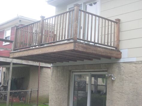 Cantilever balcony Upstairs Balcony Ideas, Balcony Addition, Cantilever Balcony, Front Balcony Design, 2nd Floor Balcony, Exterior Balcony, Second Story Deck, Deck Supports, Balcony Design Ideas