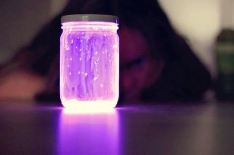 glow1 | How to Make DIY Glowing Jar Night Lights Halloween Memes, Glow Stick, Glow Sticks, Shake It, Light Design, Flea Markets, In A Jar, Easy Halloween, Holidays Halloween