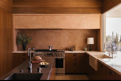 Traditional Italian Kitchen, Spanish Mediterranean Kitchen, Aire Ancient Baths, Island Counter, Spanish Mediterranean, Mediterranean Kitchen, Loft Interior Design, City Marathon, Wellness Massage